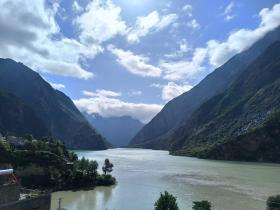 成都游:宽窄巷子+熊猫基地